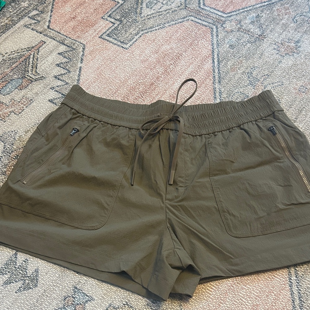 Athleta Trekkie Clay Drawstring Athletic Shorts